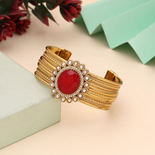 Rotes amerikanisches Diamantarmband, geschaffen für kühne festliche Fashion-Statements