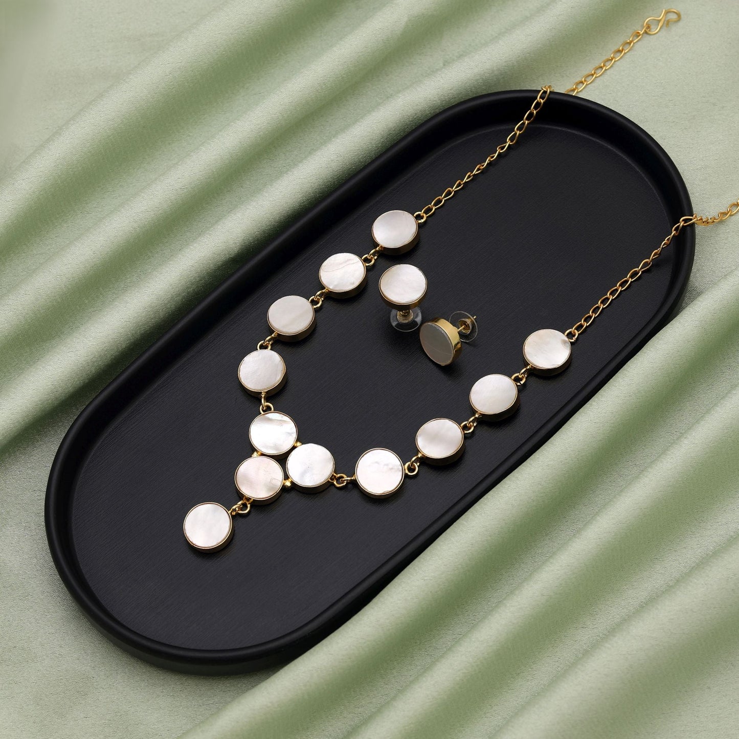 Weißes Amrapali-Halsketten-Set – ruhige Eleganz für Hochzeiten und Feiern