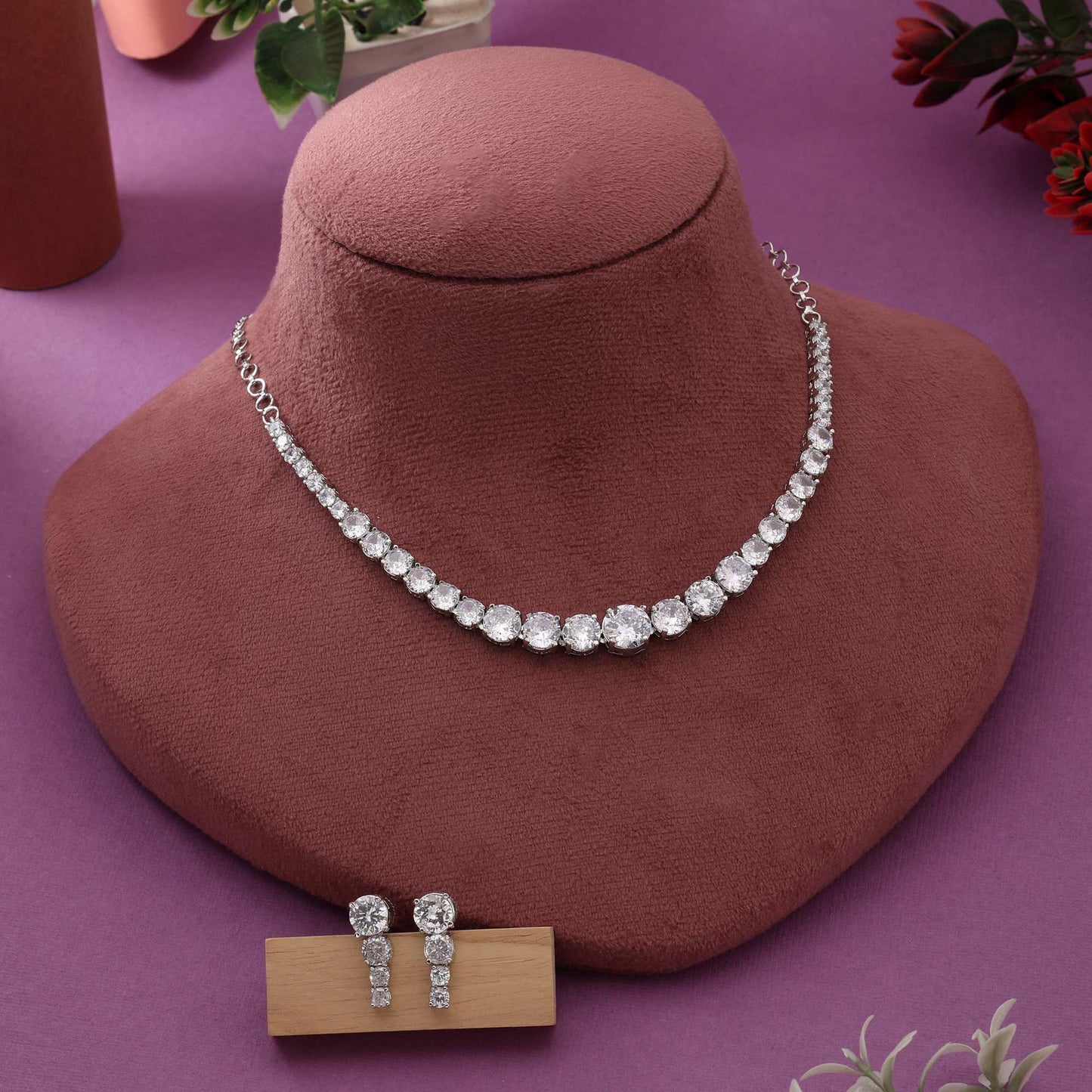 Silberfarbenes glamouröses Collier-Set mit amerikanischen Diamanten für festliche Anlässe
