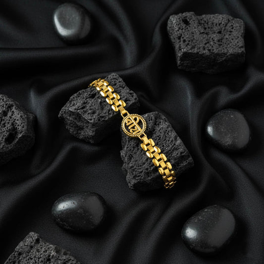 Goldfarbenes Kinderarmband mit niedlichem, festlichem, traditionellem Anhängerdesign