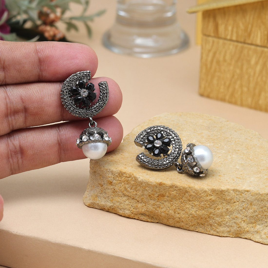 Black Color Fashion Earrings Perfect For Casual And Party Wear