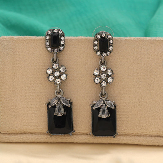 Black Color Fashion Earrings In Minimalist Style For Everyday Wear