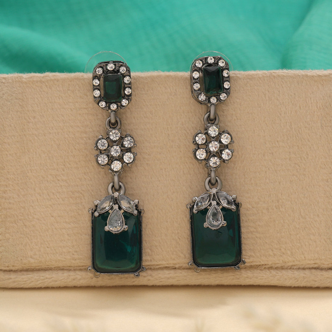 Grüne modische Ohrringe im Tribal-inspirierten, auffälligen Look