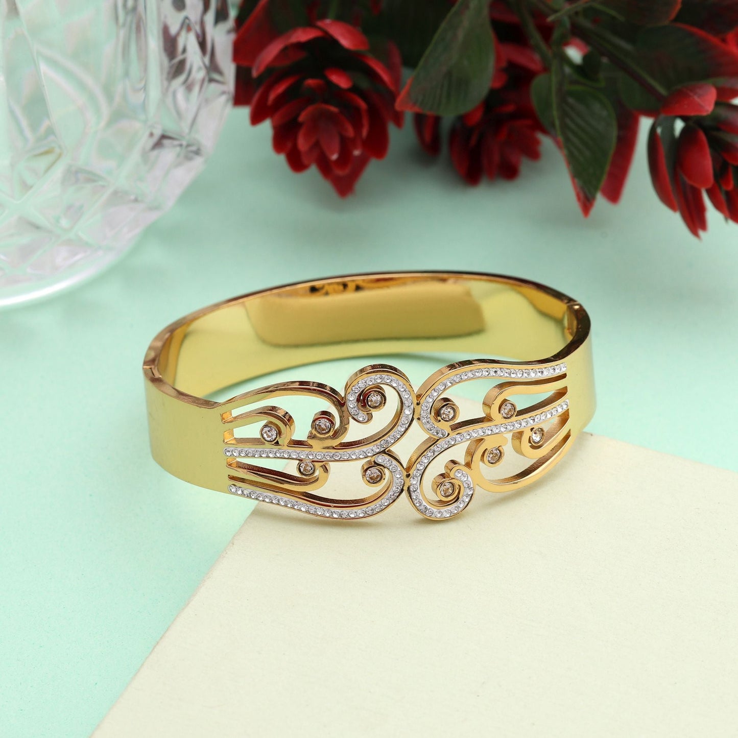 Gorgeous Gold Color Openable Anti Tarnish Bracelet With Trendy Look For Special Occasions