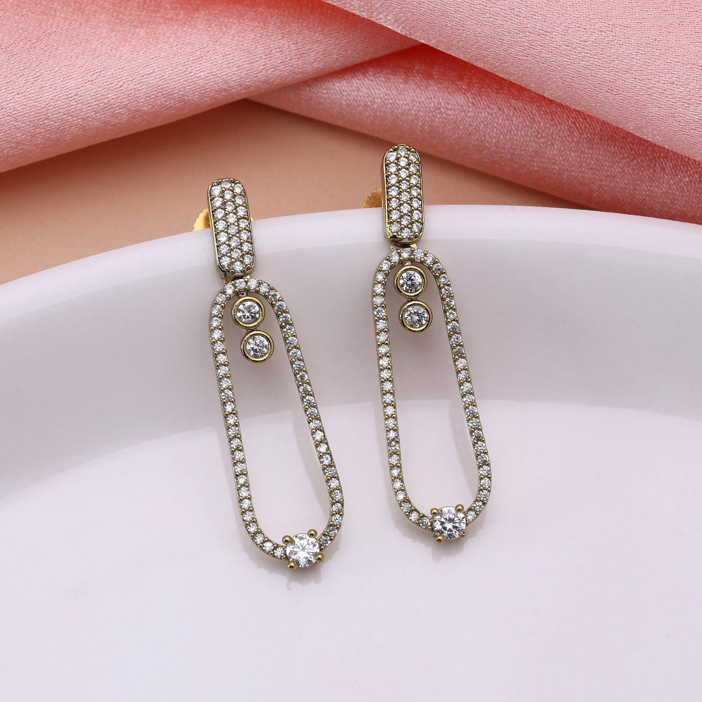 Goldfarbene, traditionelle, runde Ohrringe mit American Diamonds für Damen und festliche Anlässe