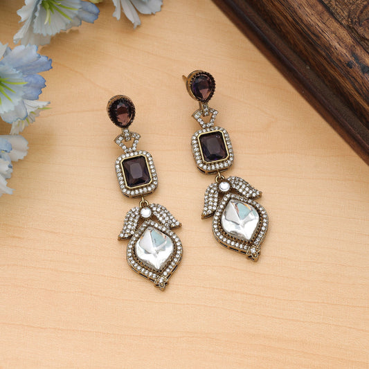 Amerikanische Diamantohrringe in Lila, trendiger, stilvoller Ethno-Schmuck