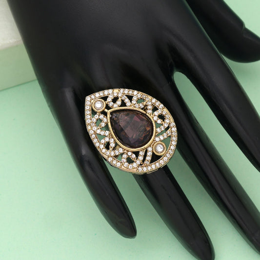 Lila Amerikanischer Diamantring Elegant Stilvolle Moderne Schmuckkollektion Design