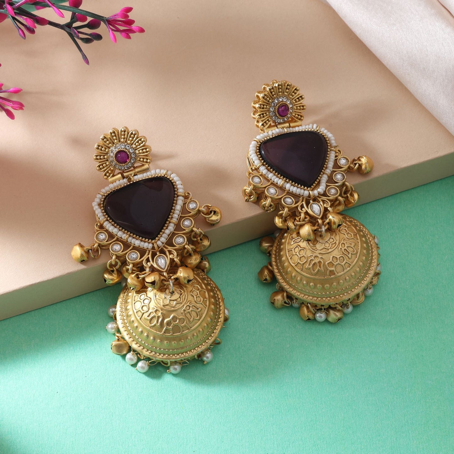 Elegante Amrapali-Ohrringe in Lila für ethnische und festliche Outfits