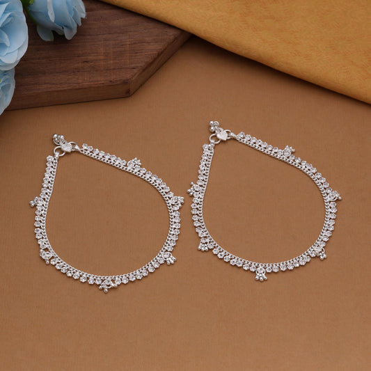 Silver Color Anklet Showcasing Timeless Design With Graceful Traditional Appeal