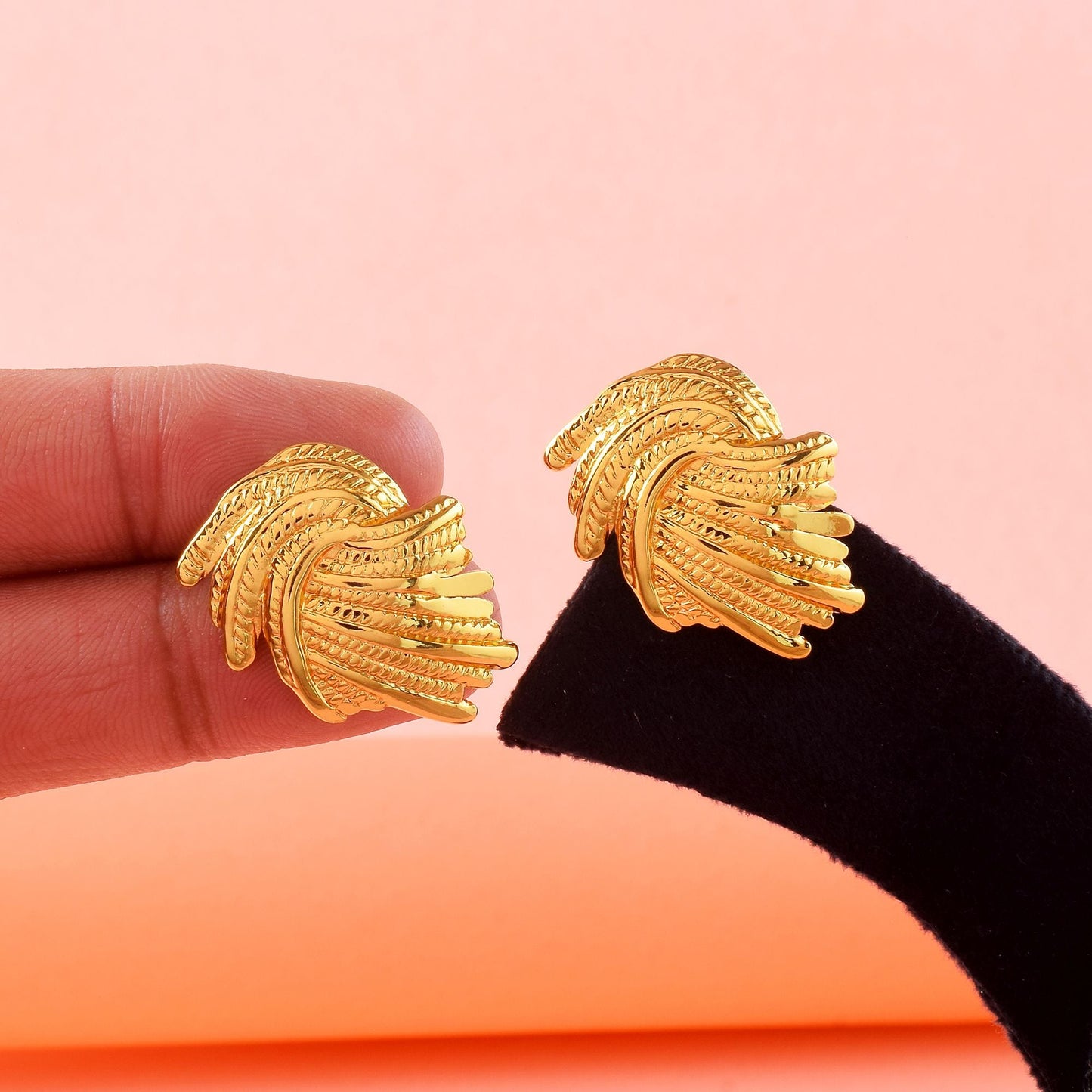 Attractive Gold Color Anti Tarnish Earrings Designed with Exquisite Artistic Detailing for Women