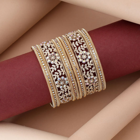 Stilvolles, goldfarbenes 6er-Set Armreifen-Kombination mit aufwendigen Designdetails