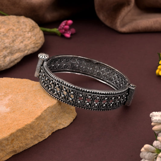 Graceful Silver Color Oxidised Openable Bracelet Crafted For Everyday Comfort