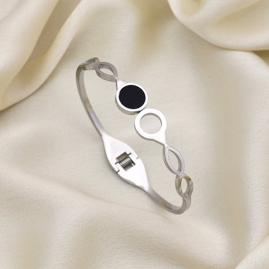 Black Color Openable Bracelet With Modern Design For Daily And Party Use