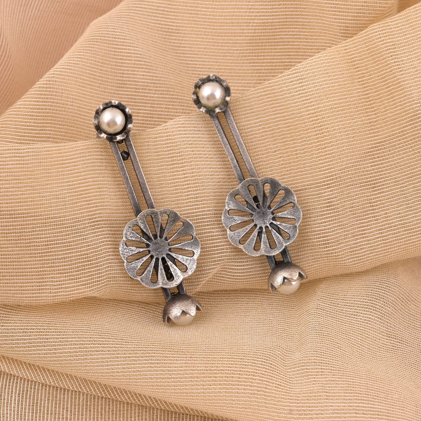 Oxidierte Ohrringe in Antiksilberfarbe für festliche und Hochzeitslooks