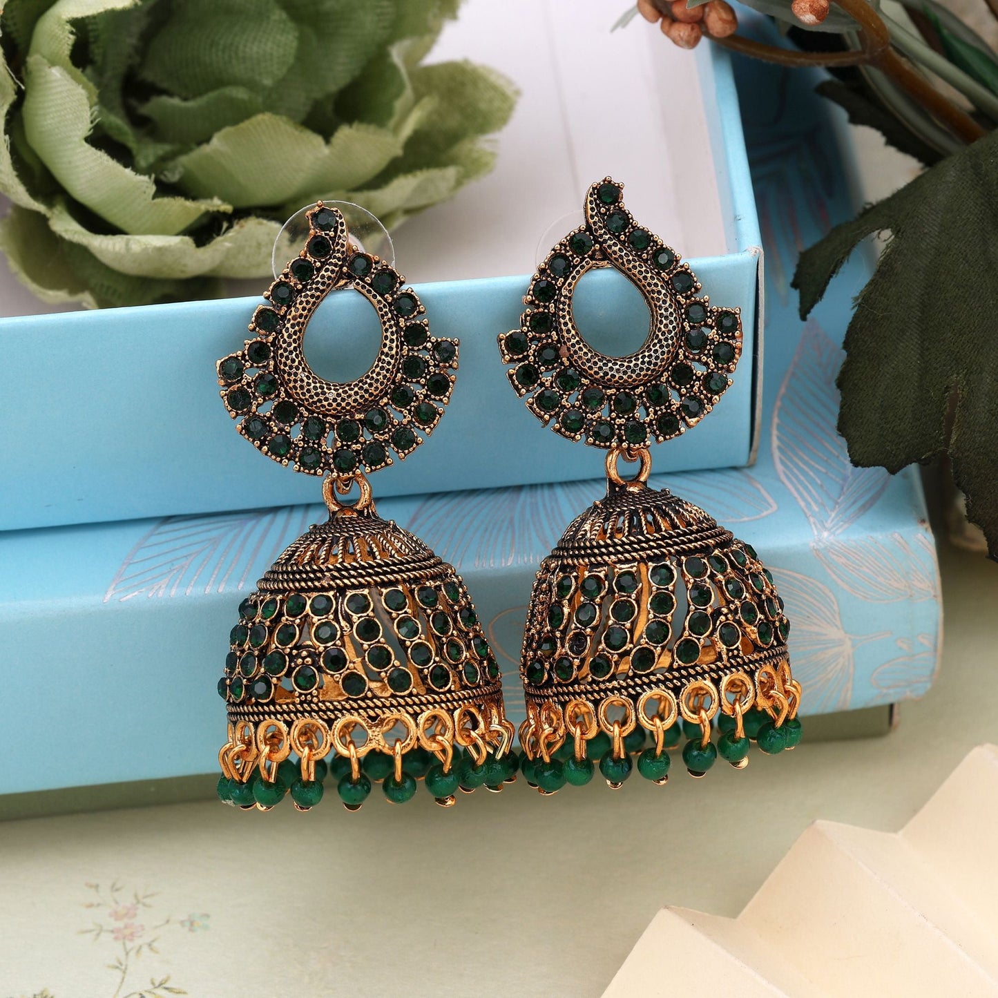 Attraktive, oxidierte Ohrringe in Grün für Brautmodeschmuck, Hochzeiten und festliche Looks