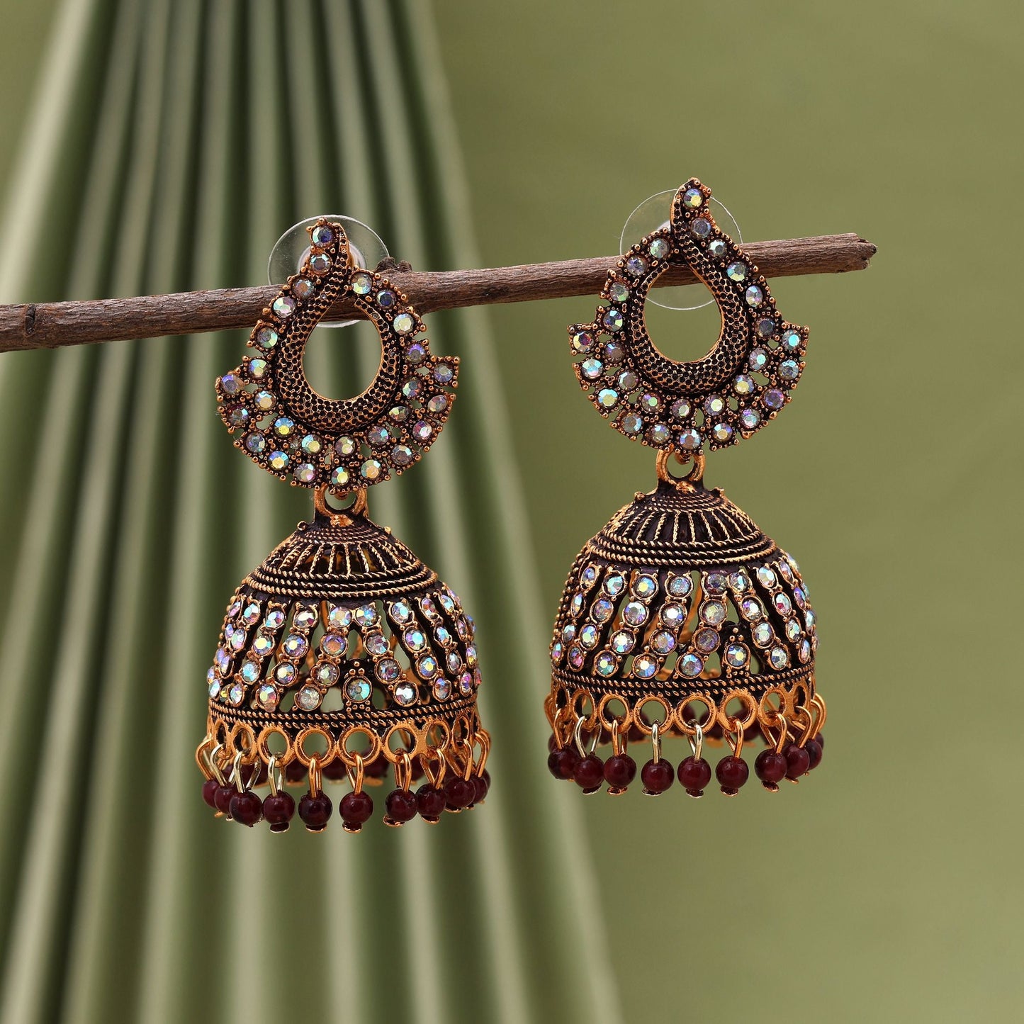 Attraktive oxidierte Meena-Ohrringe in Kastanienbraun in Mint, perfekt für den ethnischen Damen-Styling und Braut-Looks
