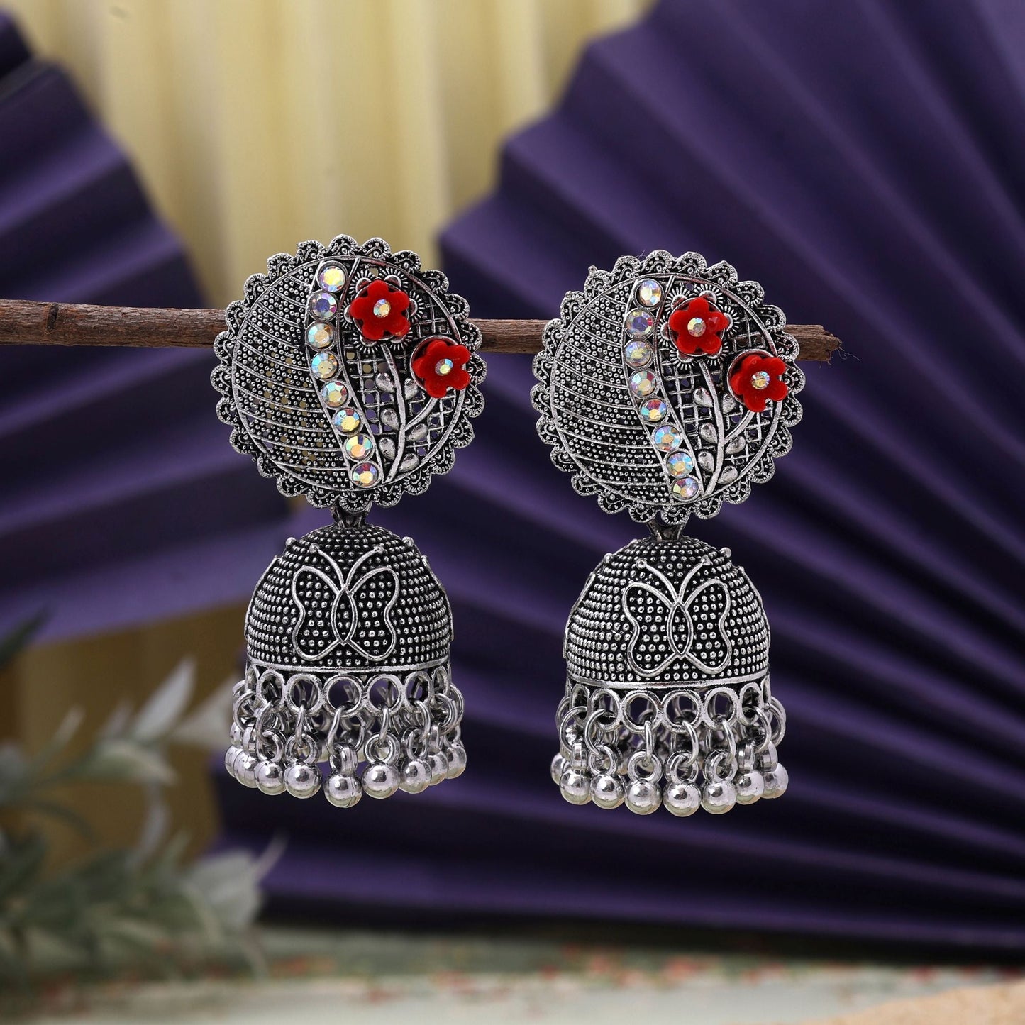 Attraktive oxidierte Ohrringe in Rot für Hochzeiten, Bräute und ethnischen Damenmodeschmuck