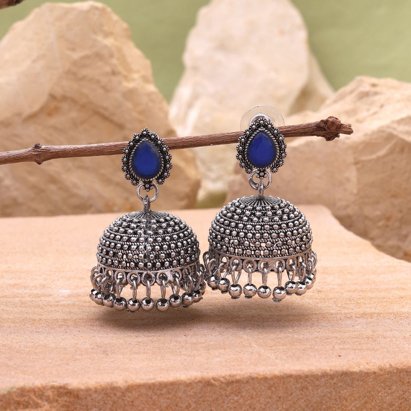 Atemberaubende oxidierte Ohrringe in blauer Farbe mit traditionellem künstlerischem Design für Party- und Hochzeitskleidung