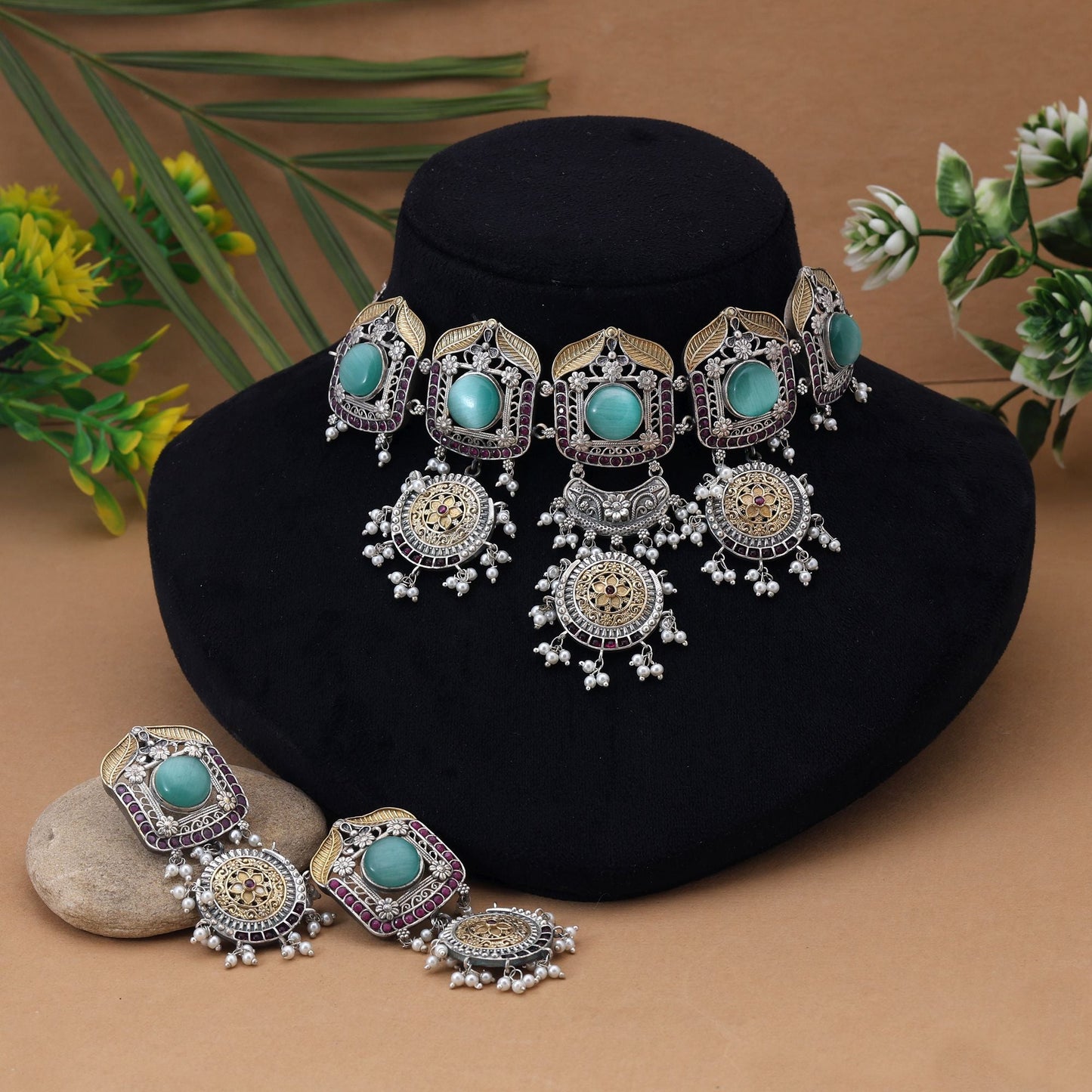 Pistaziengrünes Choker-Set mit zweifarbig oxidierter Kette, gefertigt für einen anmutigen klassischen Look
