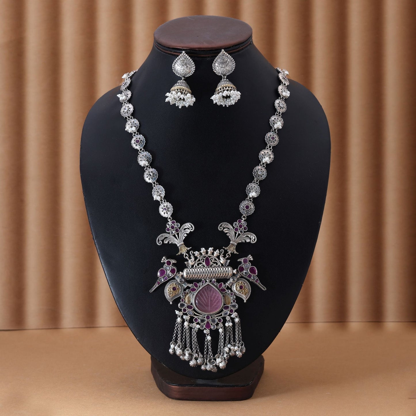 Halsketten-Set in Hellrosa und Rani-Farben, zweifarbig, oxidiert, das sanfte Töne mit exquisitem oxidiertem Styling verbindet