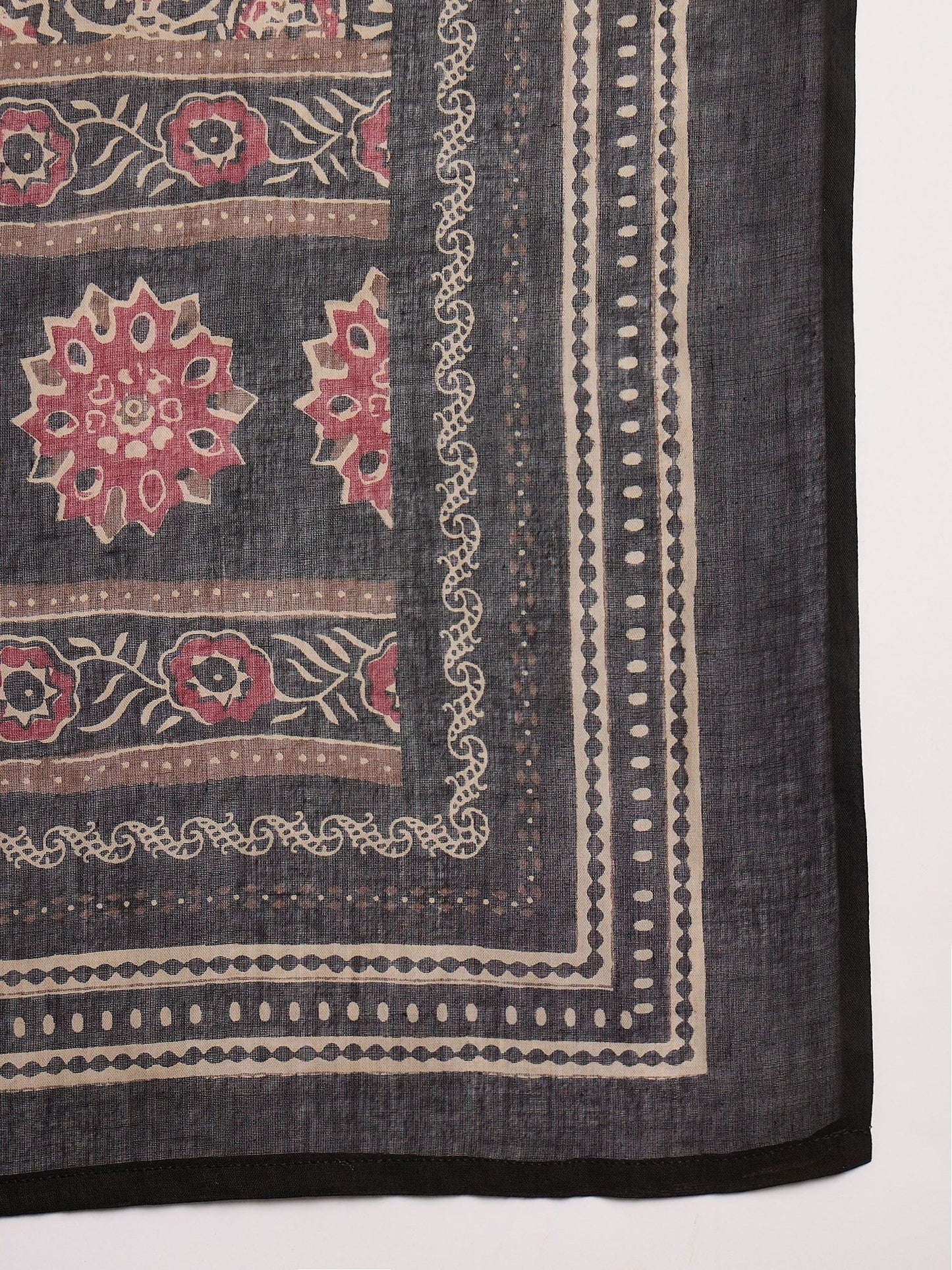 Schwarze, mit ethnischen Motiven bedruckte, gerade Kurta aus reiner Baumwolle mit Hose und Dupatta