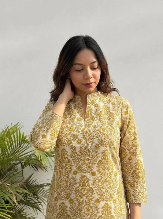 Beige Farbe Leichte Sommerfreundliche Kurze Kurti