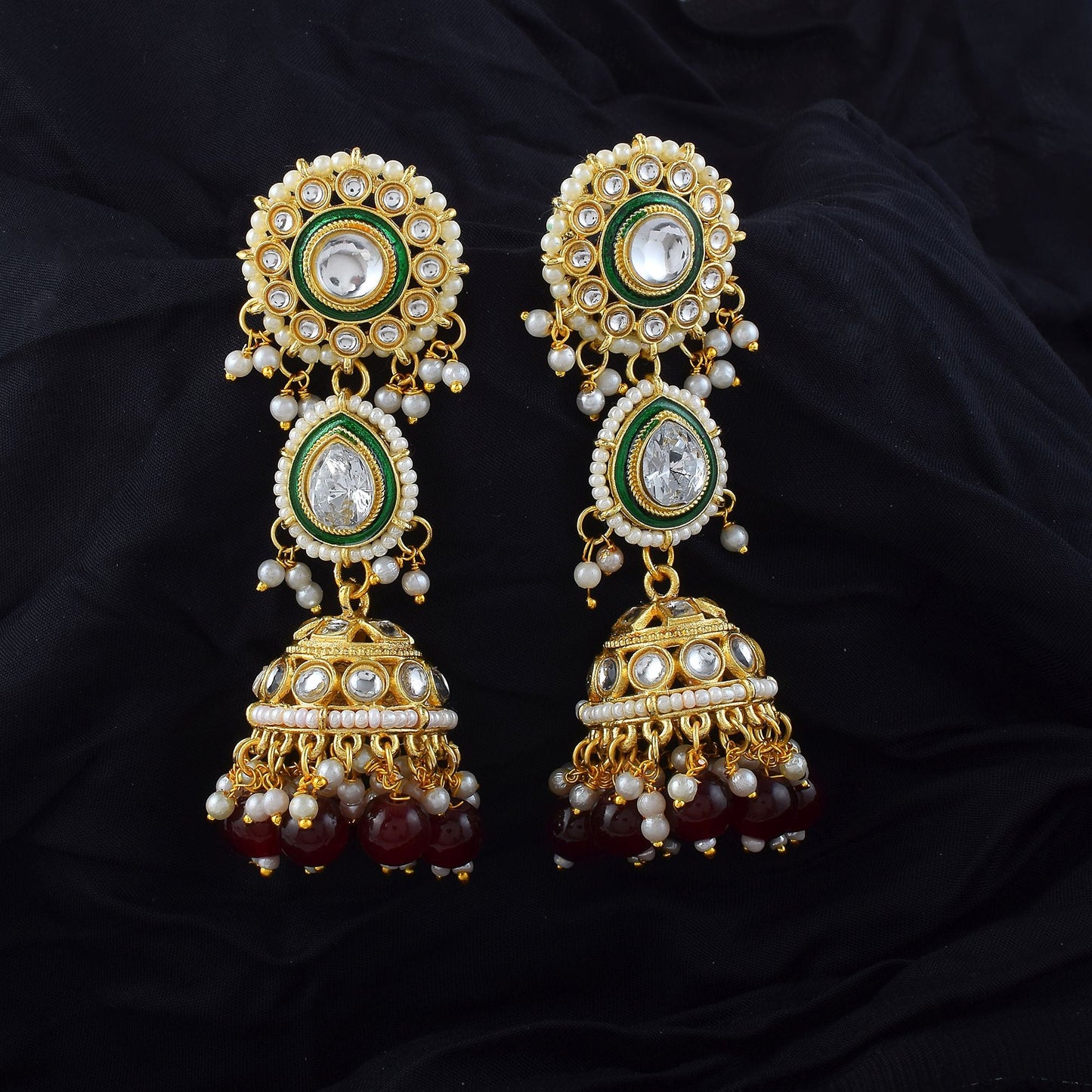 Wunderschöne kastanienbraune Kundan-Ohrringe mit Meena-Arbeit, entworfen mit aufwendiger traditioneller Emaille-Arbeit