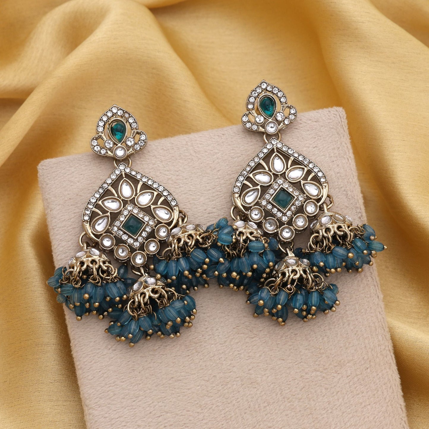 Royal Rama Grüne Kundan Ohrringe mit traditionellem Design für elegante Outfits