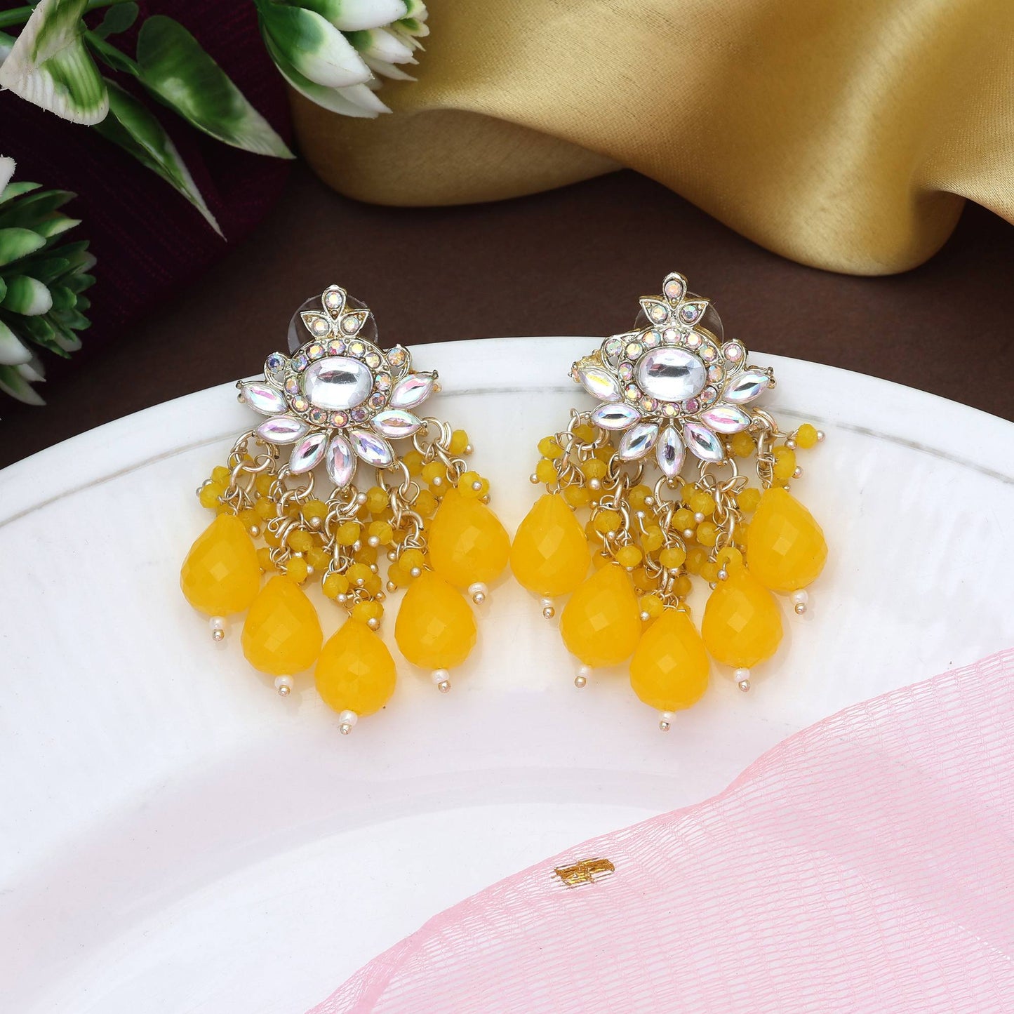 Gelbe Kundan-Ohrringe mit Hochzeits-Appeal und glänzendem Design