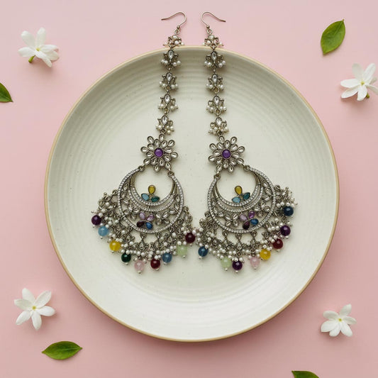 Mehrfarbige Kundan Ohrringe mit leuchtenden Kundan Ohrringen Tikka Set