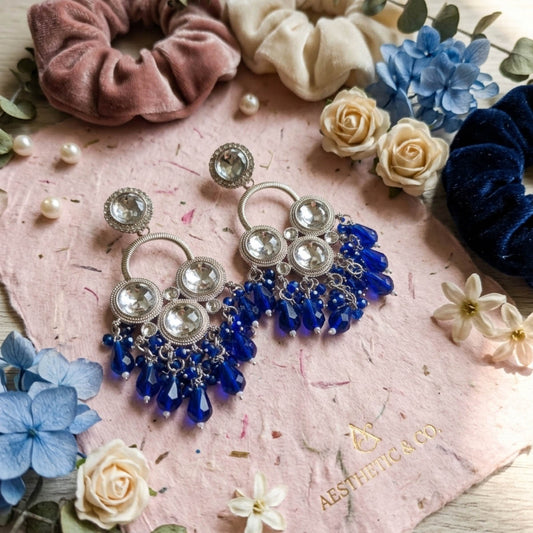 Blaue traditionelle Kundan-Ohrringe im königlichen Stil mit Designer-Party-Look