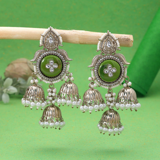 Olivegrüne Kundan-Ohrringe, gefertigt mit erstklassigem traditionellem Reiz