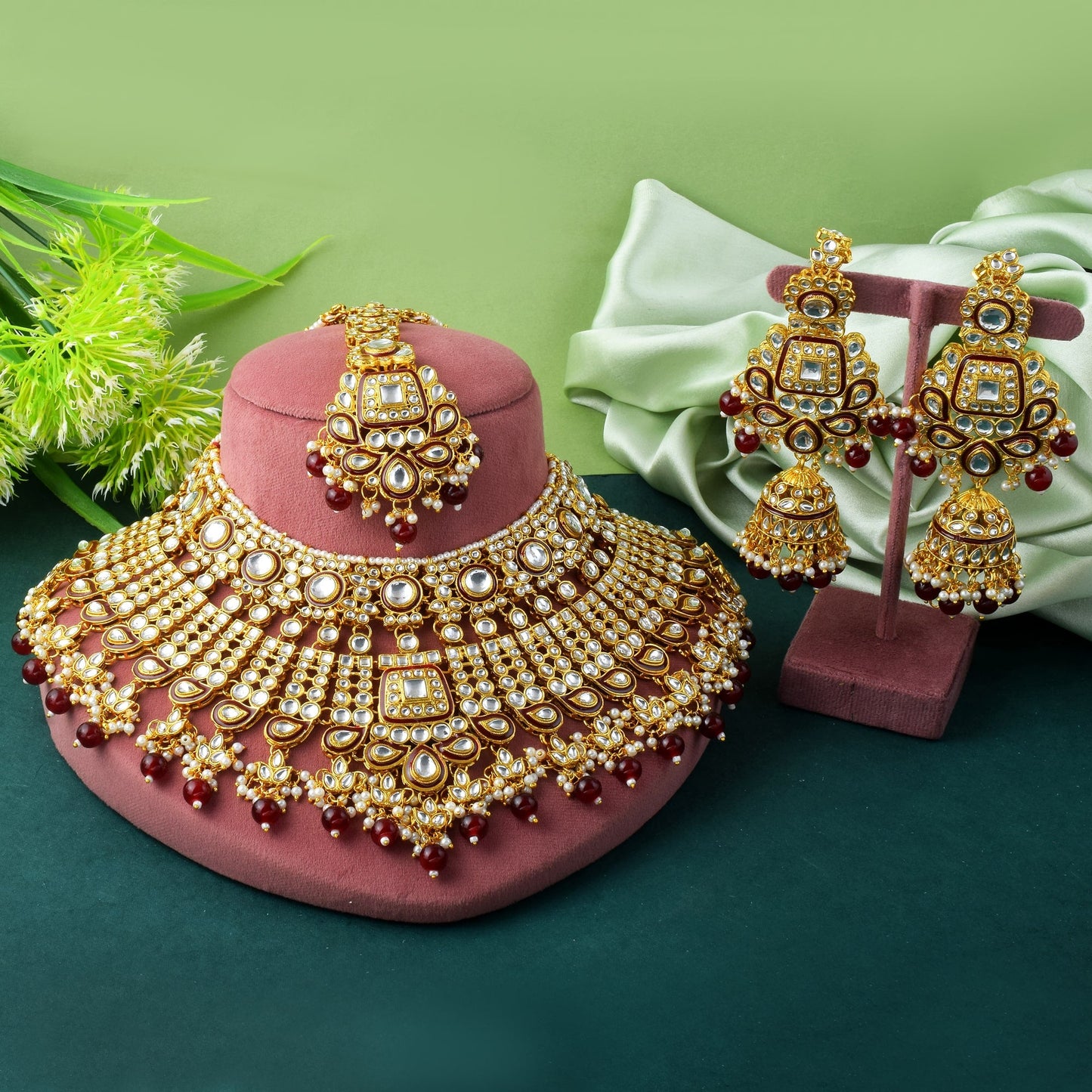 Hochwertiges kastanienbraunes Kundan-Halskettenset für elegante Anlässe