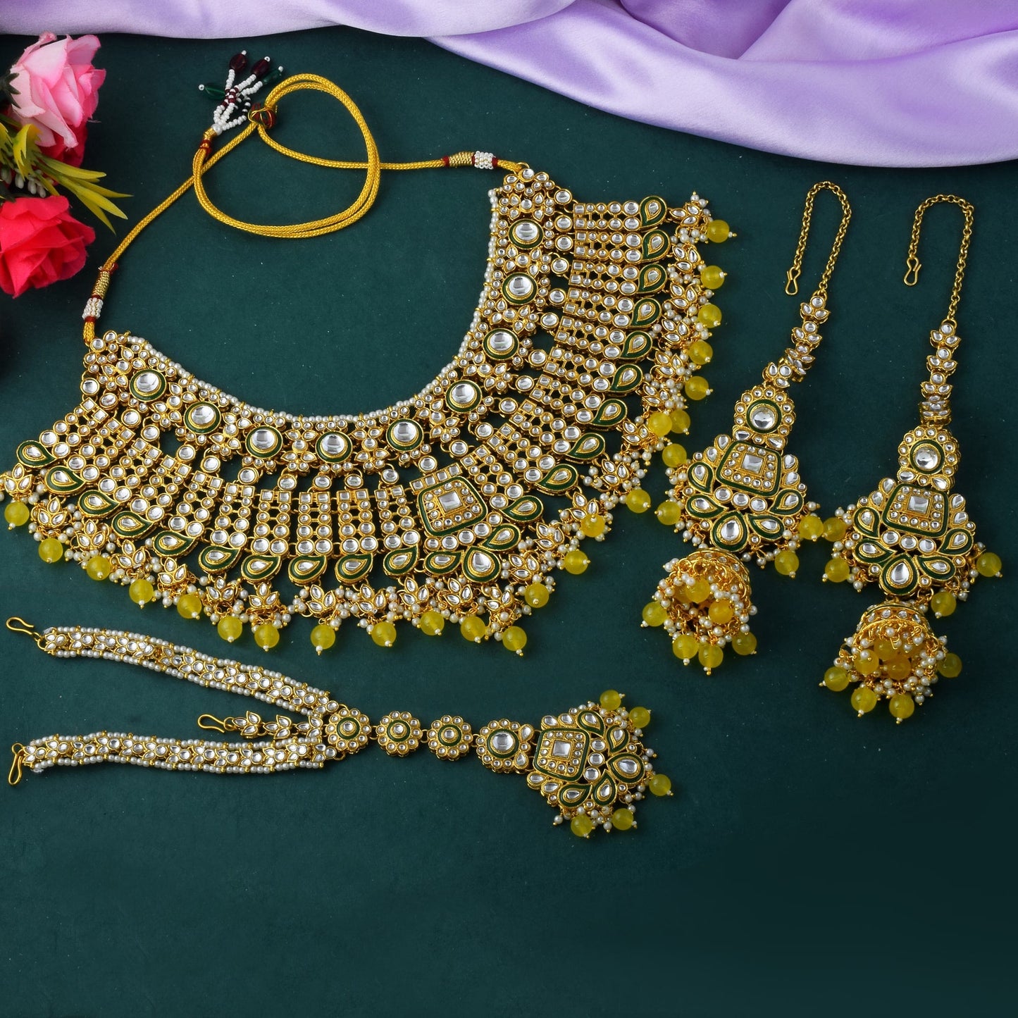 Traditionelles Kundan-Halsketten-Set in Gelb für festliche Outfits