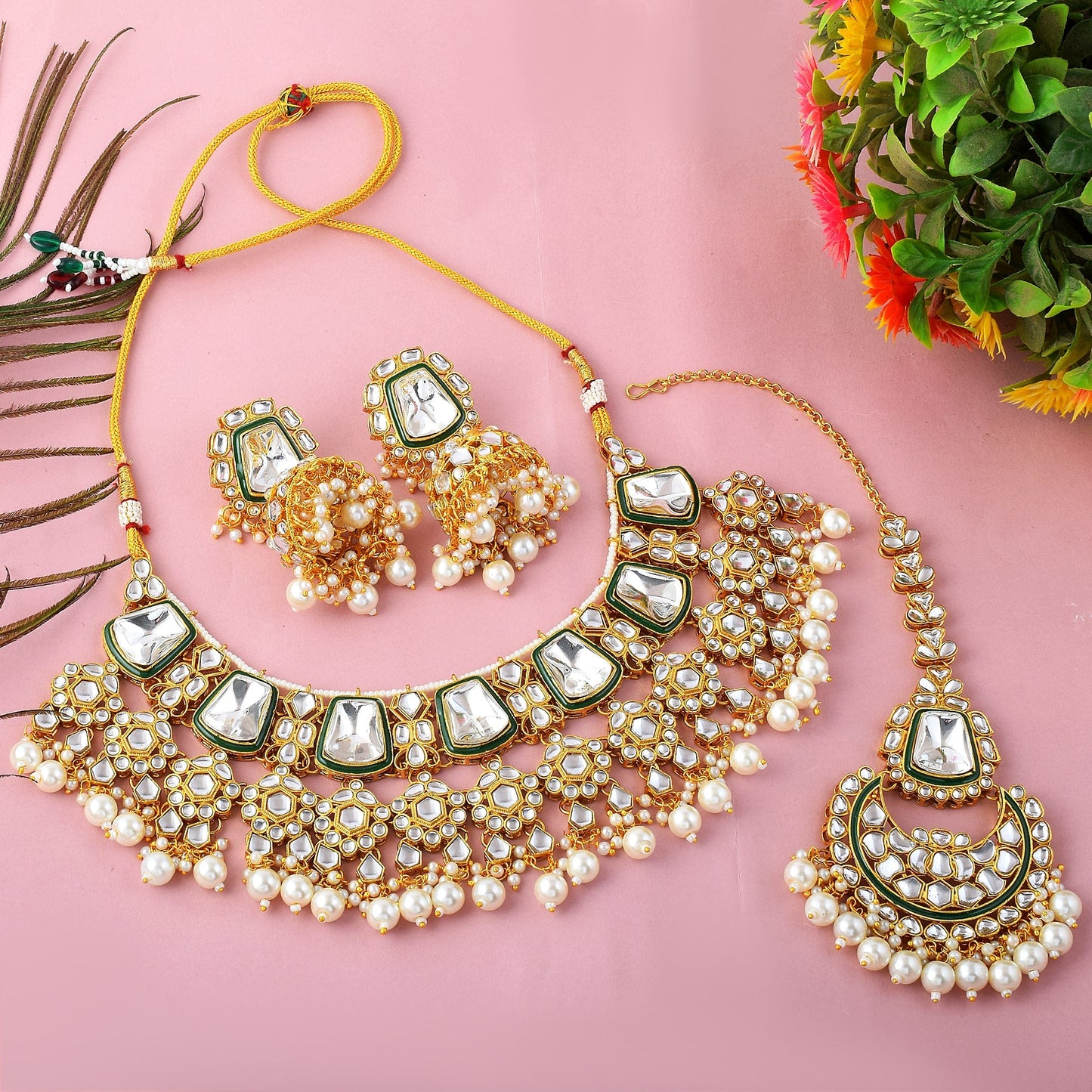 Luxuriöses Kundan-Halskettenset in Weiß für klassische Brautlooks