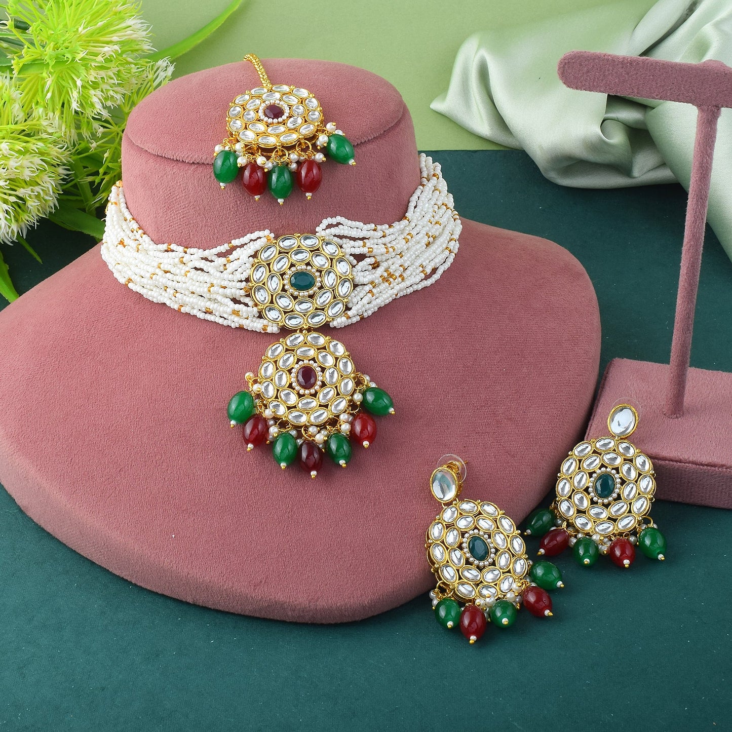 Doppeltes Kastanienbraun & Grün Farbiges Choker Kundan Halsketten Set für Hochzeiten