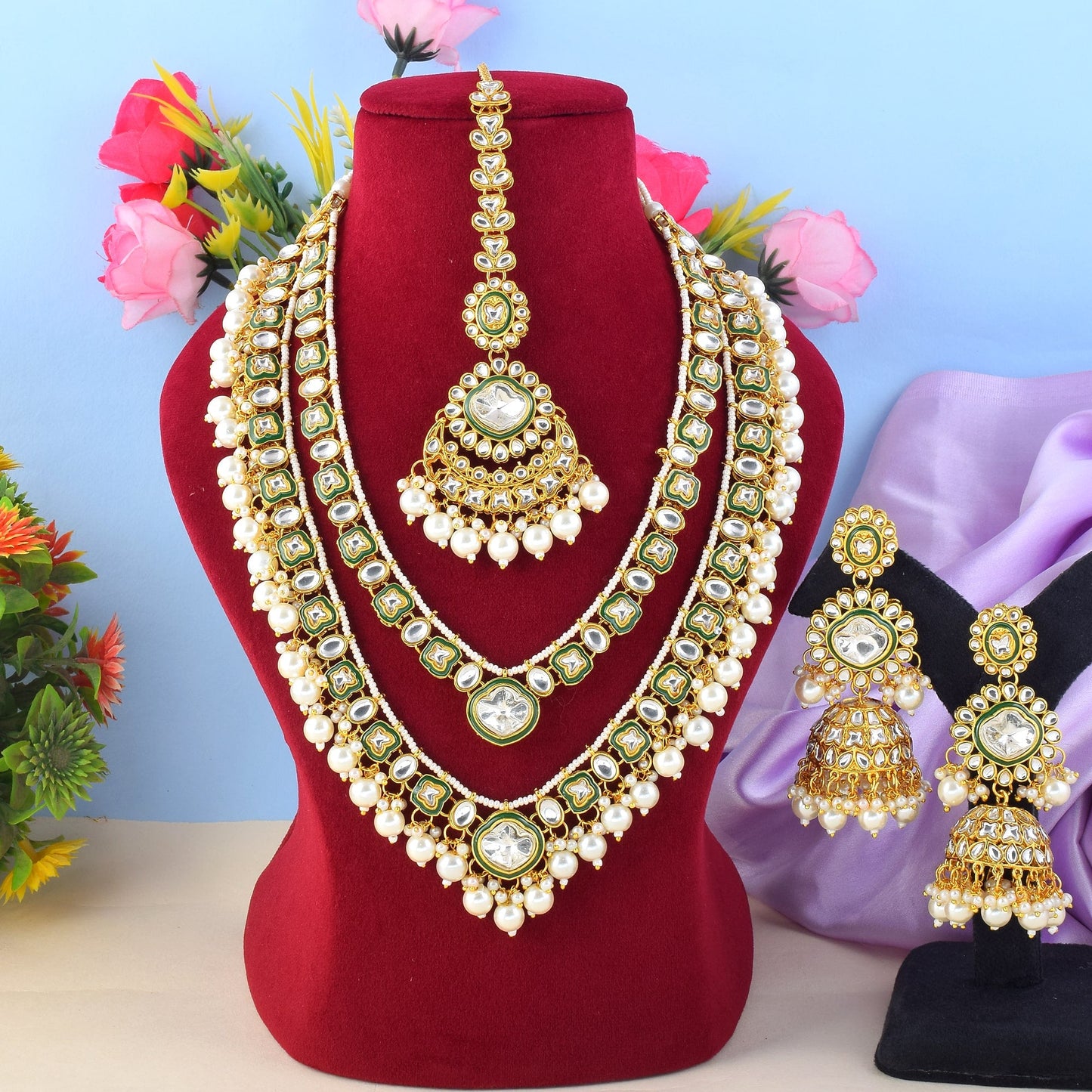 Weißes Kundan-Halskettenset zur Hochzeit mit luxuriösen Steinverzierungen