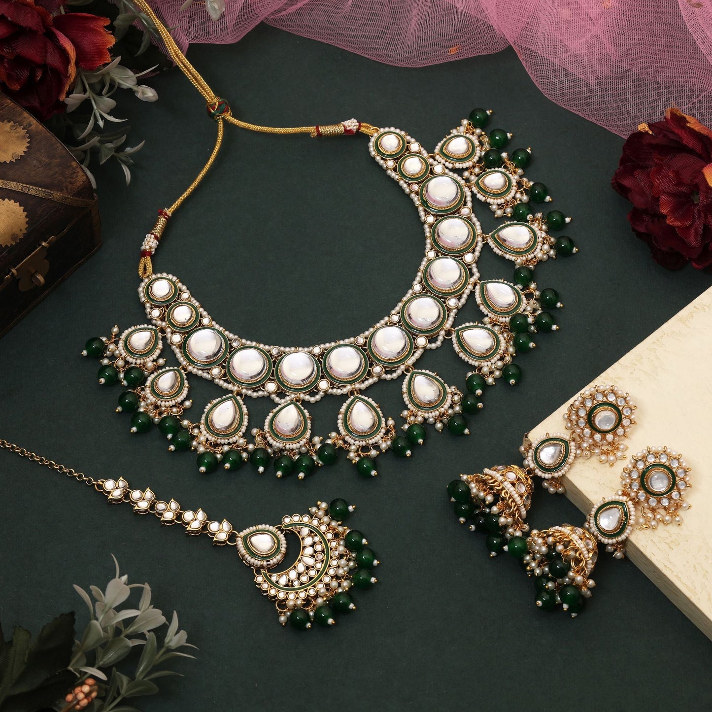 Wunderschönes grünes Kundan-Halsketten-Set, ideal für kulturelle Anlässe und Braut-Styling