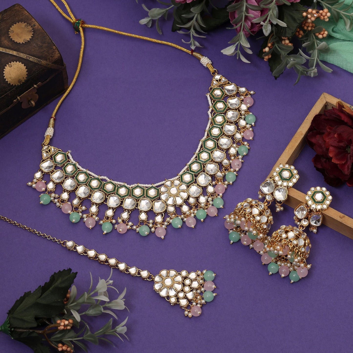 Attraktives Kundan-Halskettenset in Pista-Grün und Pink, Meena-Arbeit, gefertigt für Partys und Hochzeiten