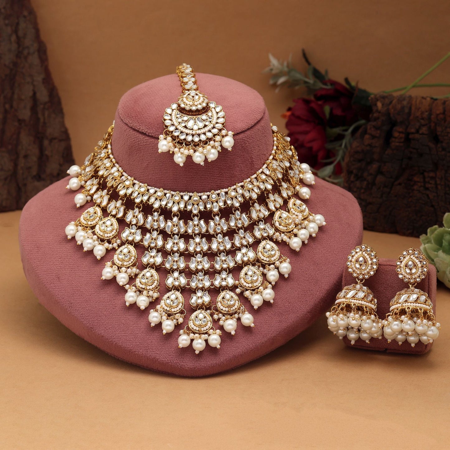 Elegantes Kundan-Halskettenset in Weiß für Partys, Bräute und ethnische Hochzeitsfeiern