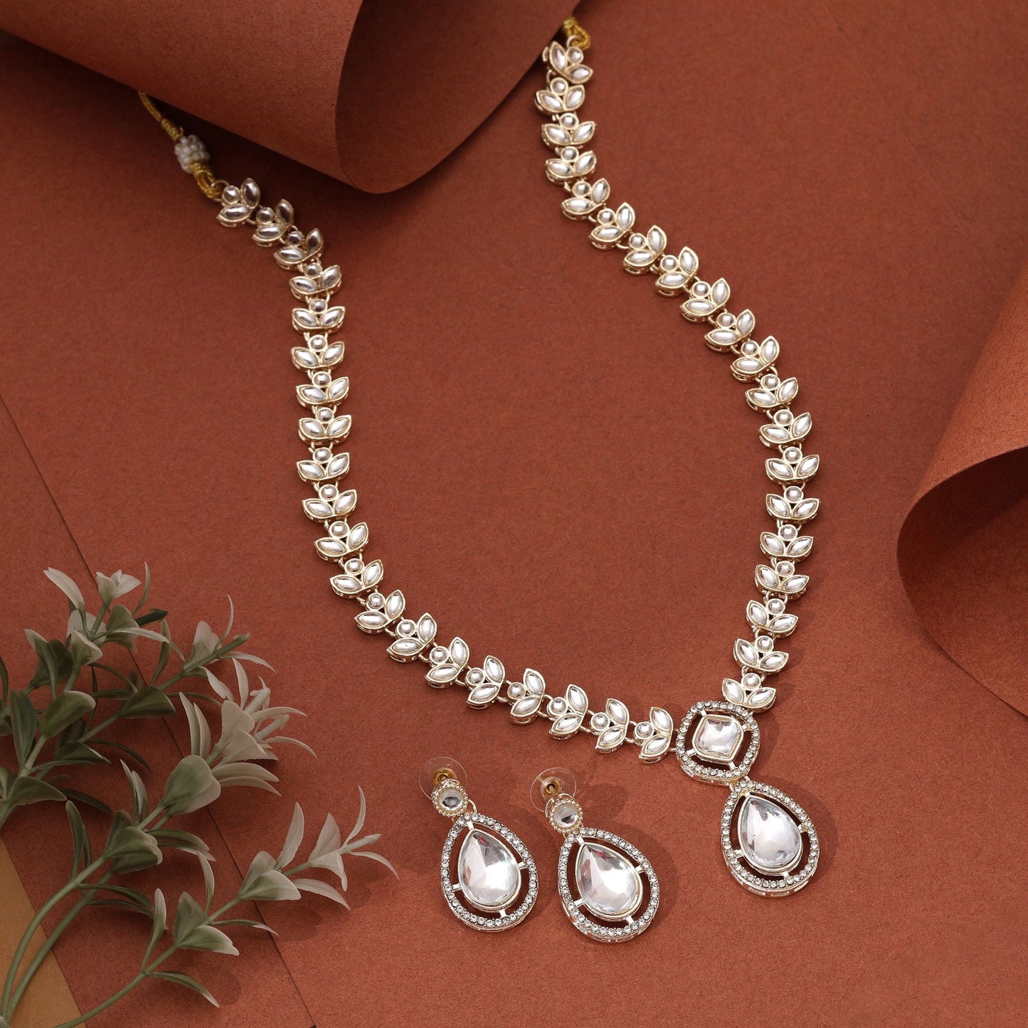 Premium White Color Kundan Necklace Set With Matching Earrings For Bridal Jewellery Lovers