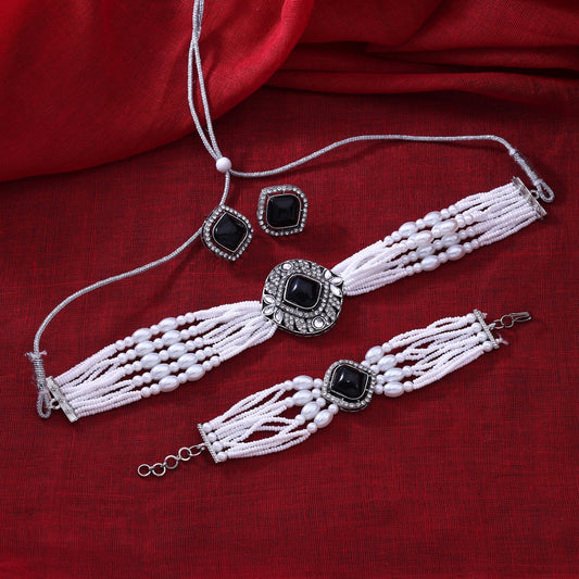 Stilvolles schwarzes Choker-Kundan-Halsketten-Set für ethnische Partykleidung