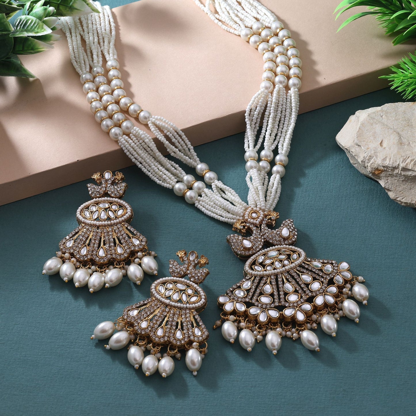 Royal White Color Kundan Necklace Set For Brides And Cultural Ceremonies