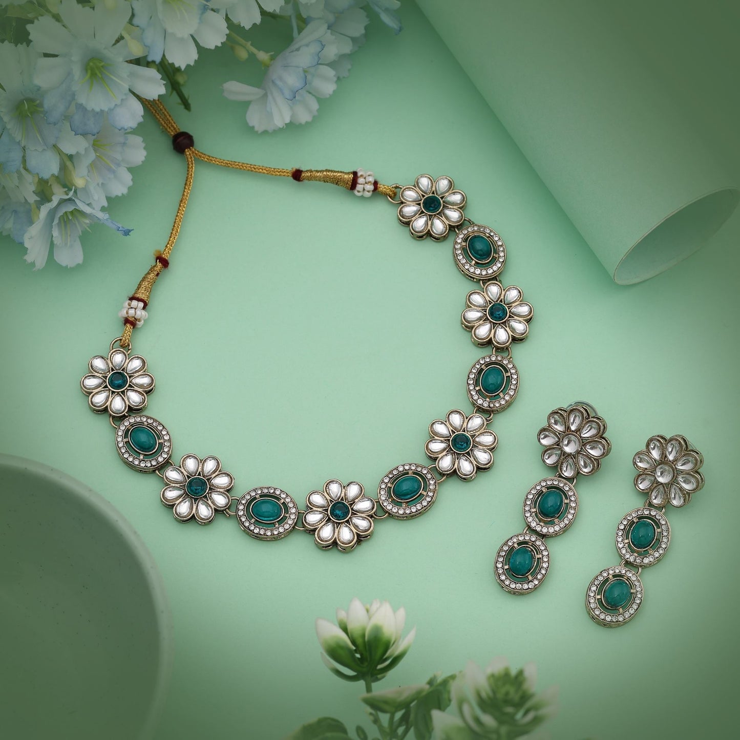 Königliches Rama-grünes Kundan-Halsketten-Set, entworfen, um Ihre ethnische Kollektion aufzuwerten