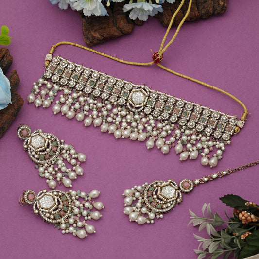 Frisches Pista-Grün Choker Kundan Halsketten-Set Elegante Kollektion