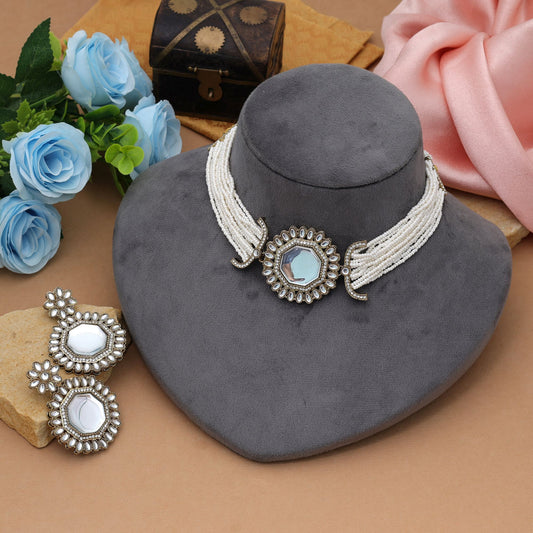 Schickes weißes Choker-Kundan-Halsketten-Set Elegante Modekollektion