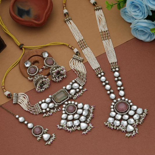 Wunderschönes Kundan-Halsketten-Set in Pink und Pistaziengrün, lang und als Choker.