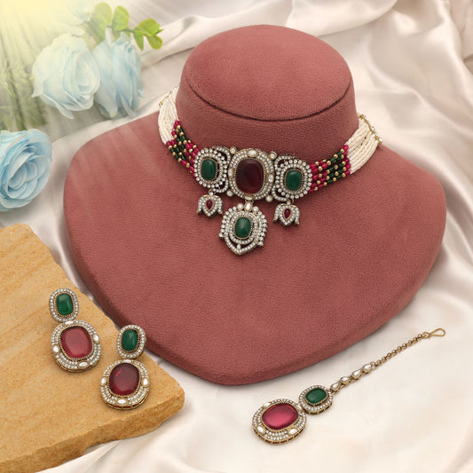 Graceful Rani & Green Color Choker Kundan Necklace Set For Festivals