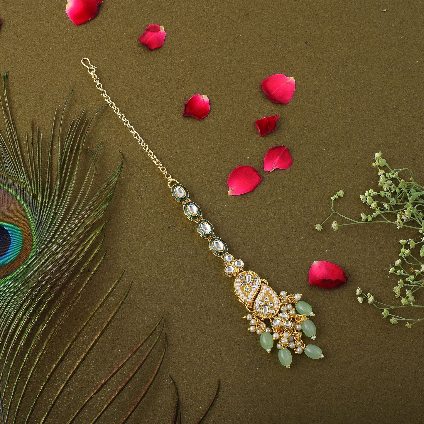 Stilvolle Kundan Maang Tikka in Pista-Grün für Brautmode und festliche Anlässe