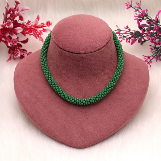 Green Color Magnetic Beaded Necklace with Elegant Comfortable Fashion Style